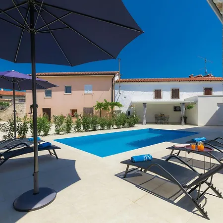 Holiday home Karmen - Roj454 By Interhome