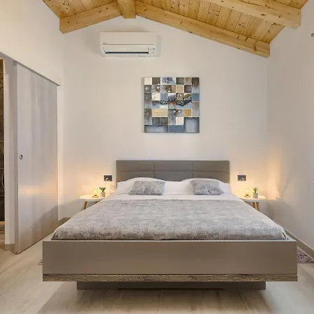 Holiday home Karmen - Roj454 By Interhome