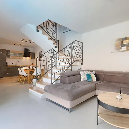 Karmen - Roj454 By Interhome *