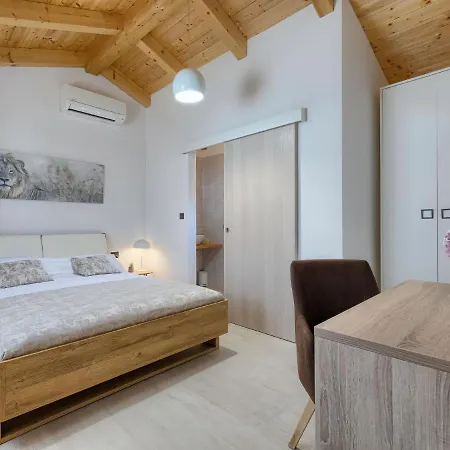 Karmen - Roj454 By Interhome *