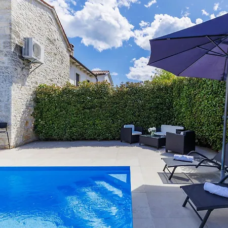 Karmen - Roj454 Tatil Evi *